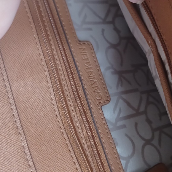 Calvin Klein Cream and Red Floral Shoulder Bag with Structured Design, 12x9x3 - Picture 6 of 10